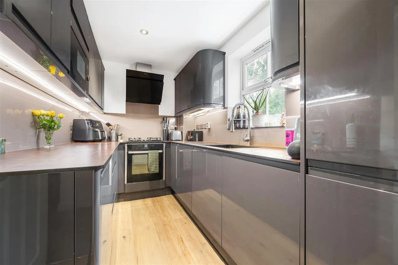 2 bed flat for sale, The Sidings, Dunton Green