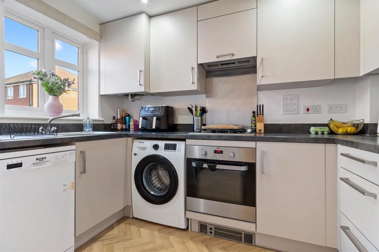 Oaksheath Gardens, Worthing, photo 7