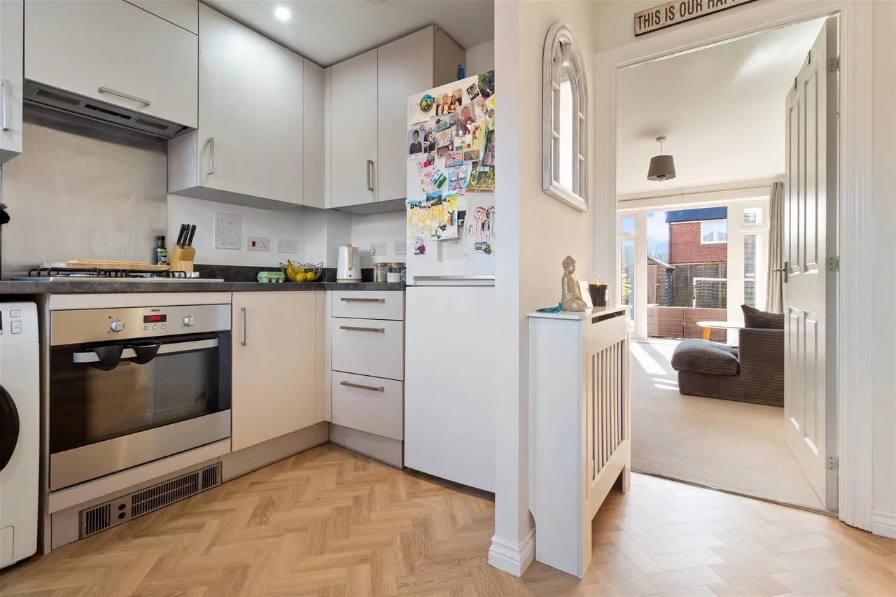 Oaksheath Gardens, Worthing, photo 14