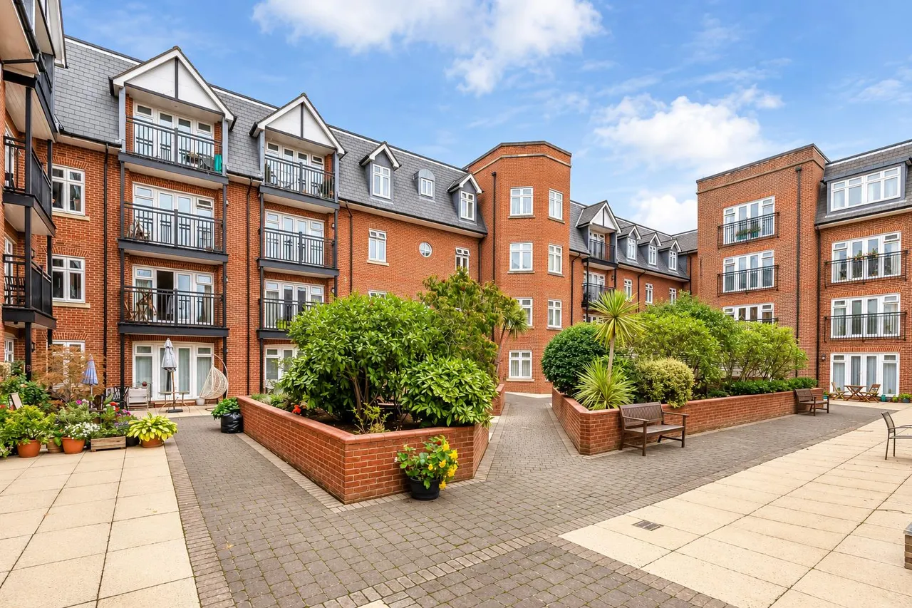 Leret Way, Leatherhead, KT22, photo 4