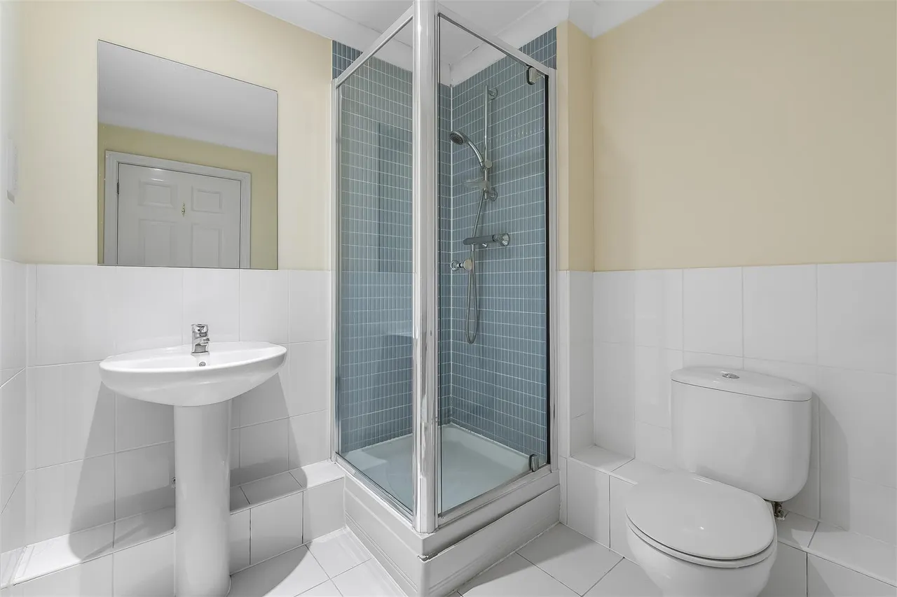 Leret Way, Leatherhead, KT22, photo 9