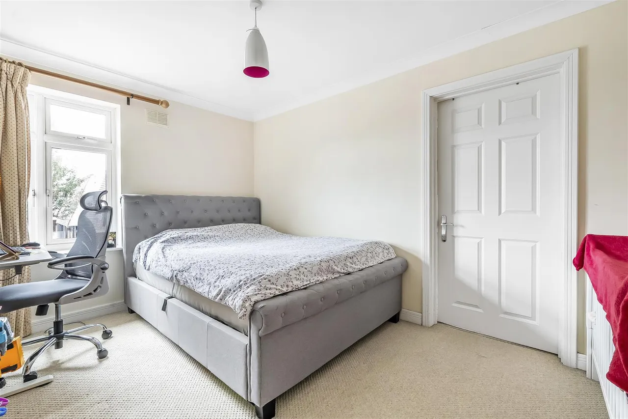 Leret Way, Leatherhead, KT22, photo 8