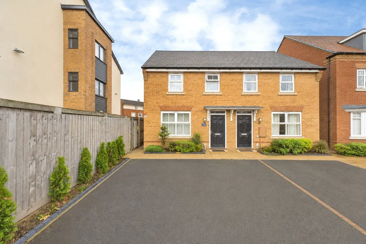 3 bed house for sale — Rollers Close, Duston, Northampton, Northamptonshire, NN5