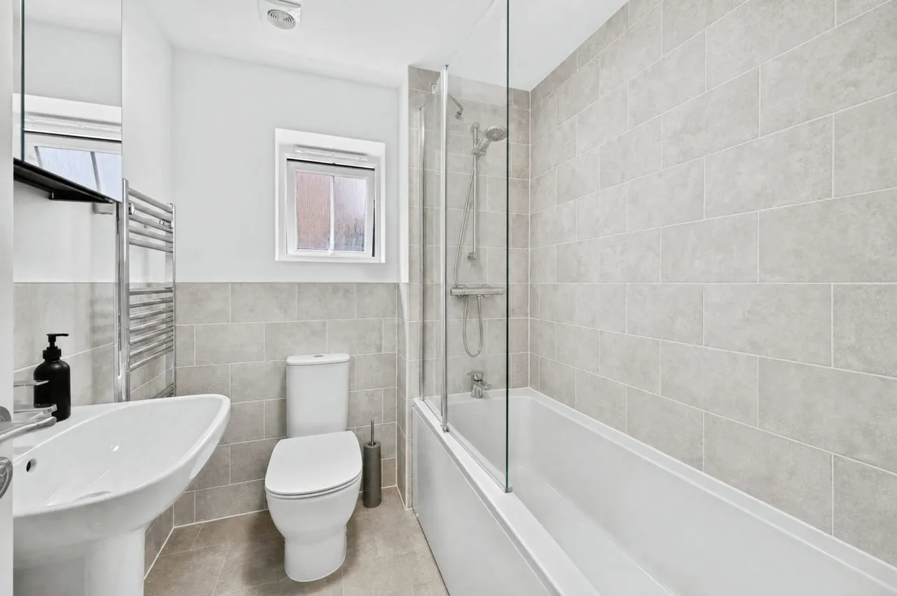 Rollers Close, Duston, Northampton, Northamptonshire, NN5, photo 18