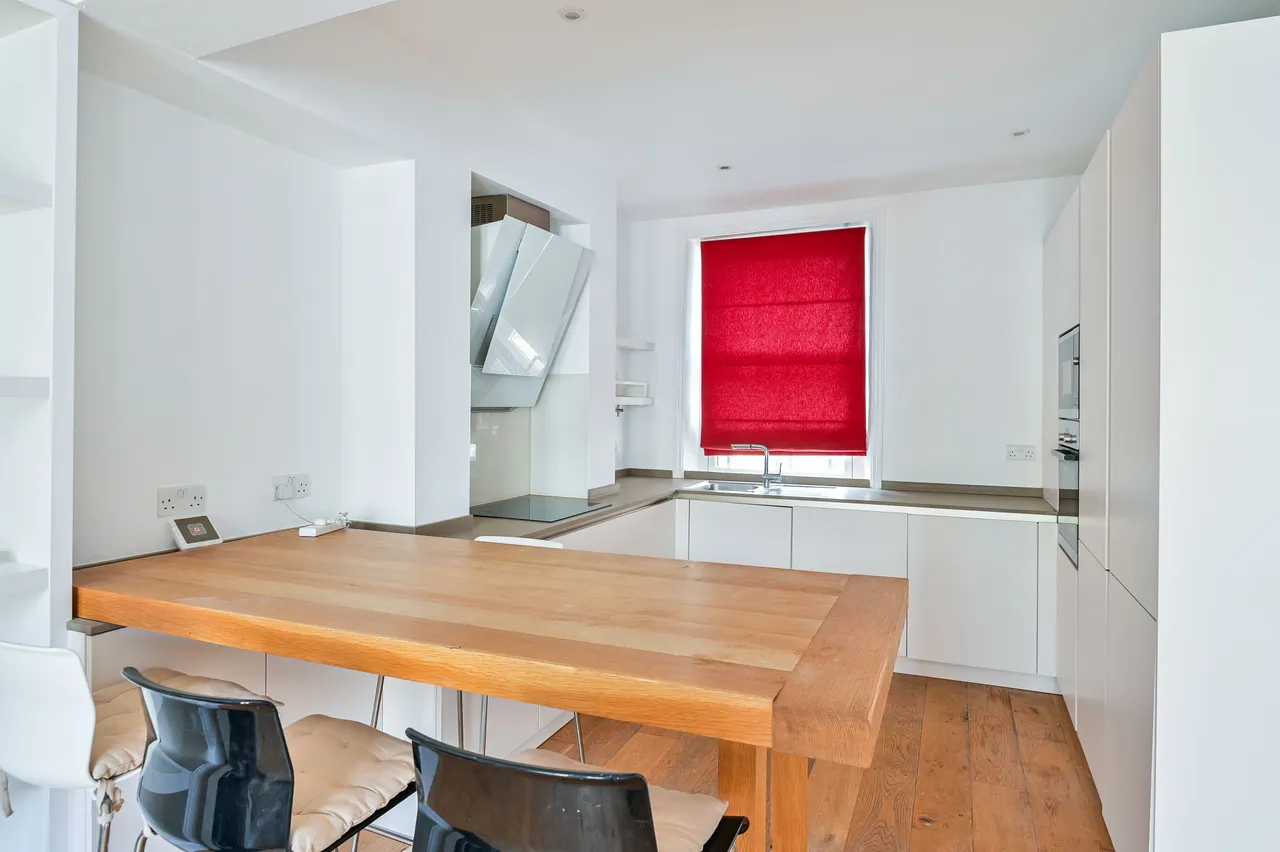 110 Brook Drive, London, photo 4