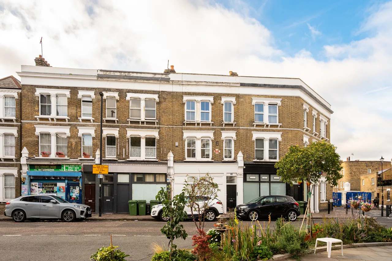 110 Brook Drive, London, photo 3
