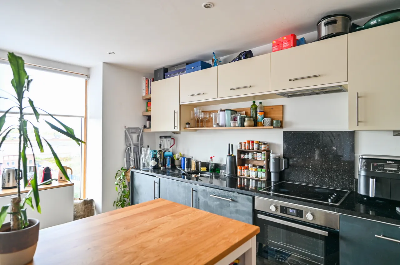 Flat 516, Ink Court, 419 Wick Lane, London, photo 2
