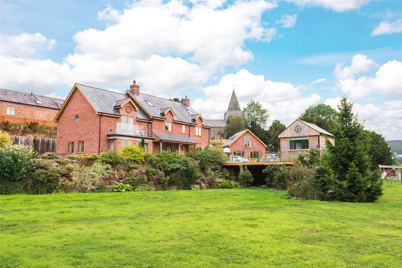 6 bed house for sale, Churchstoke, Montgomery