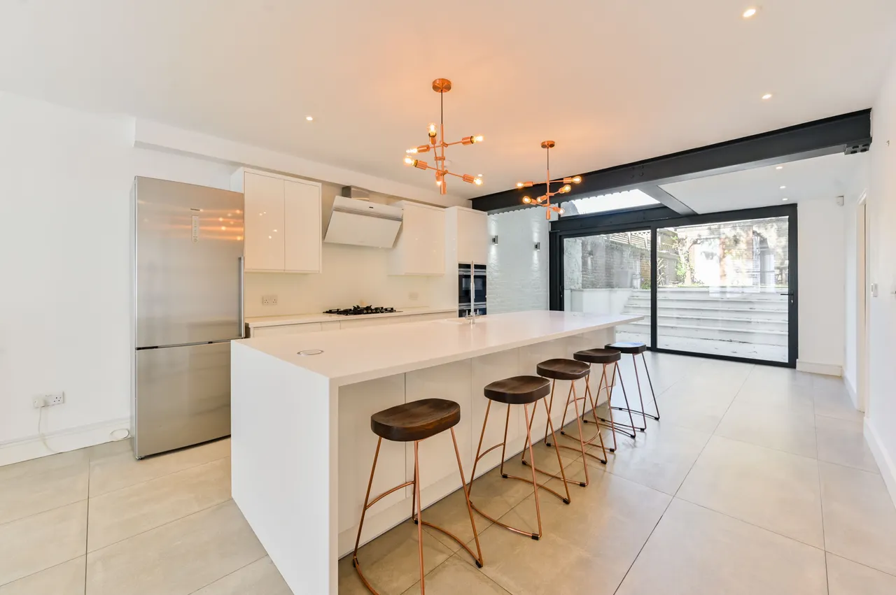 5 bed house to rent — 10 Grafton Square, London