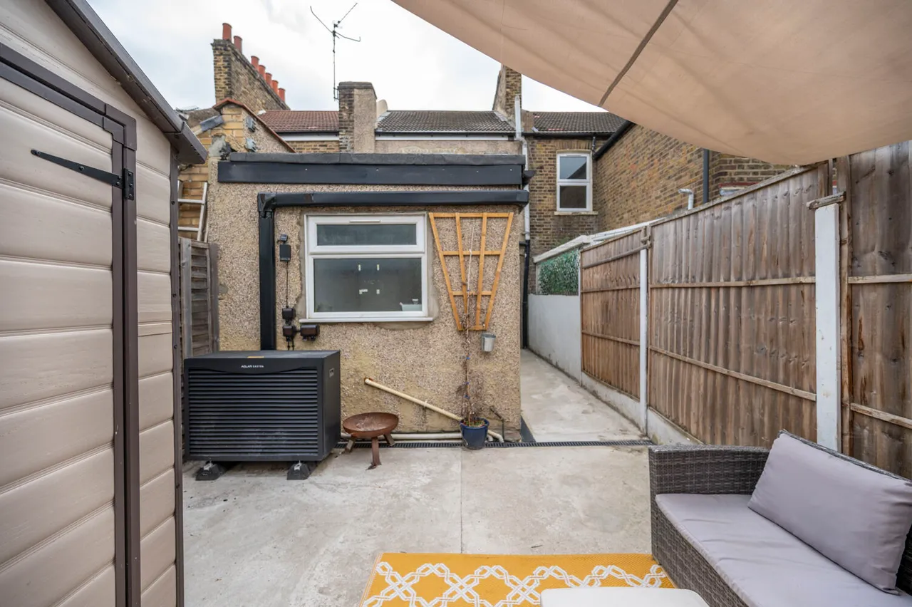 London, E13, photo 9