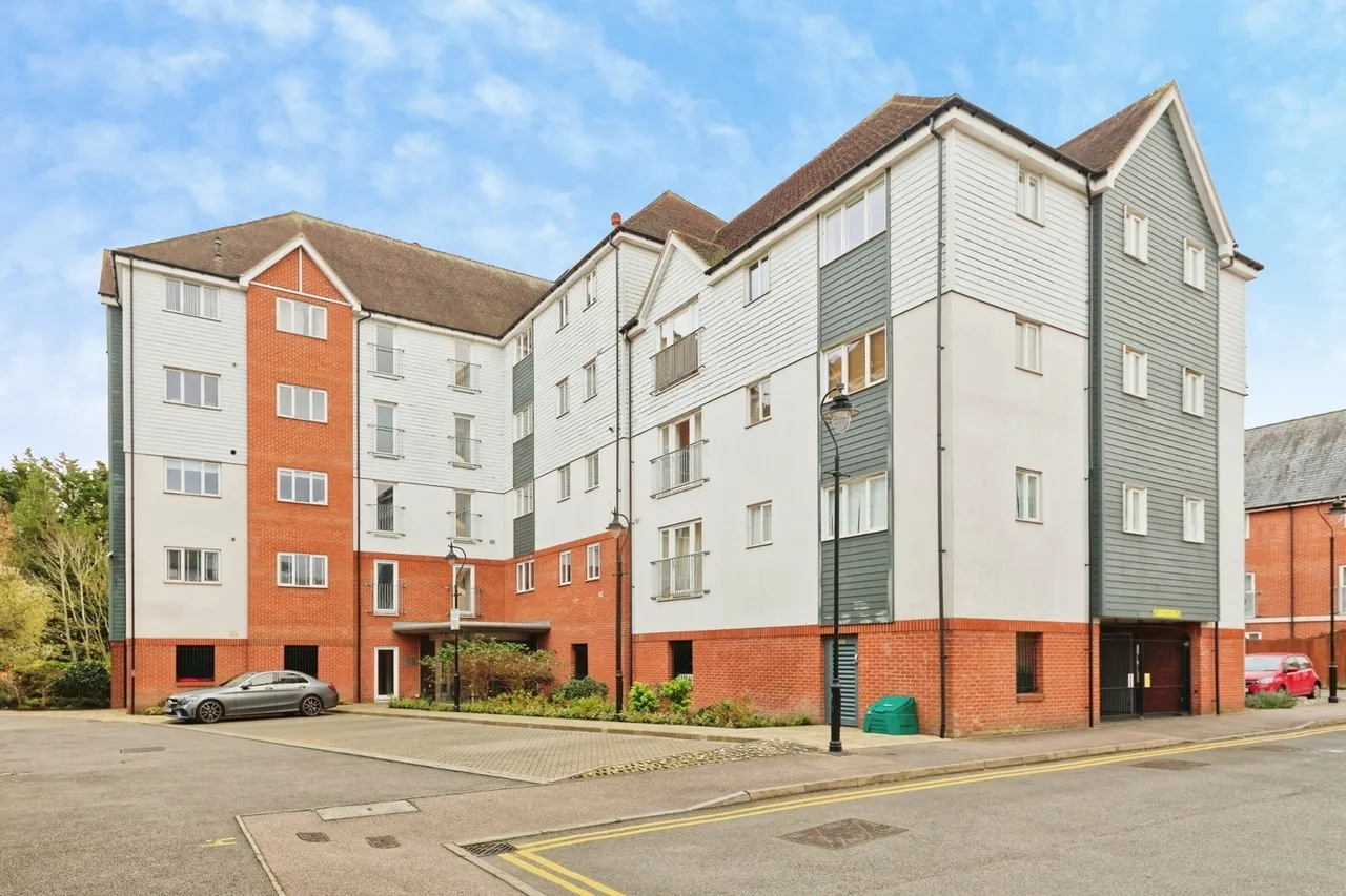 2 bed flat for sale — Westwood Drive, Canterbury, Kent, CT2
