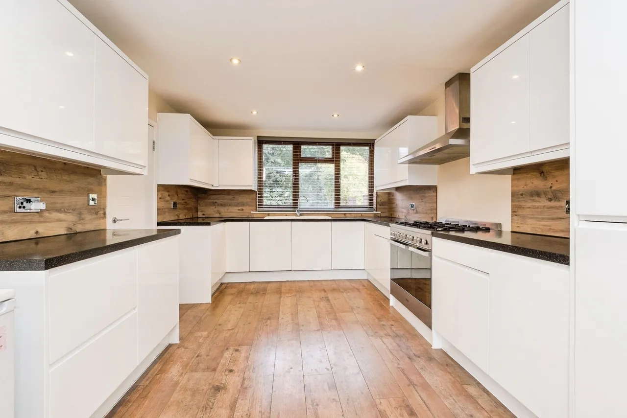 Manor Road, Lambourne End, RM4, photo 2