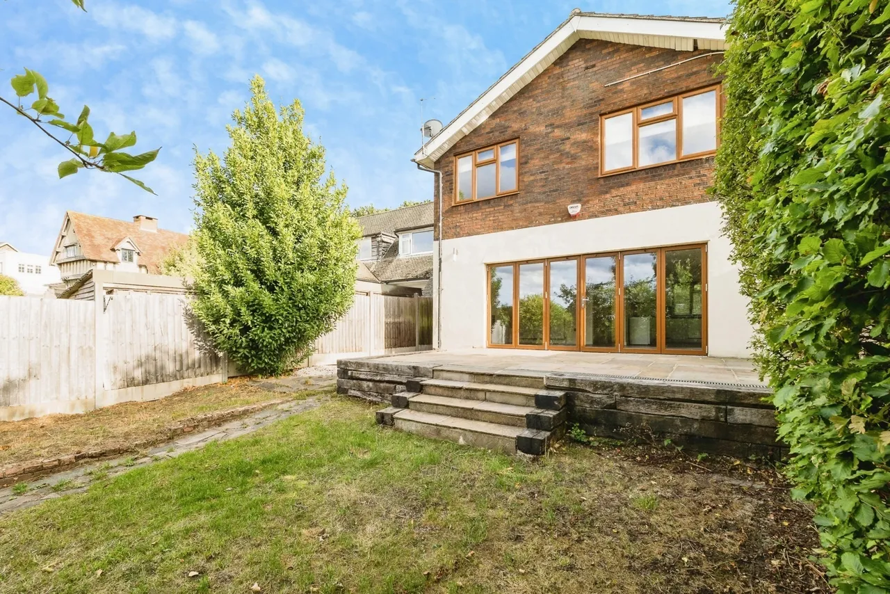Manor Road, Lambourne End, RM4, photo 8