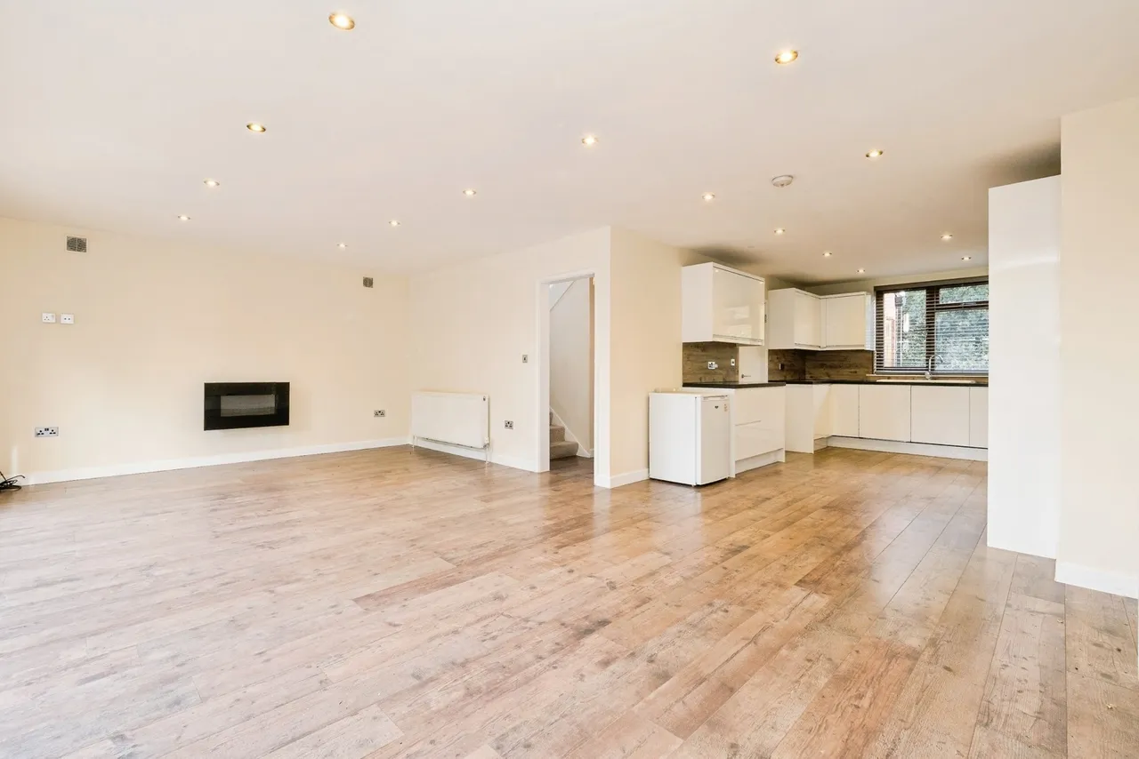 Manor Road, Lambourne End, RM4, photo 5
