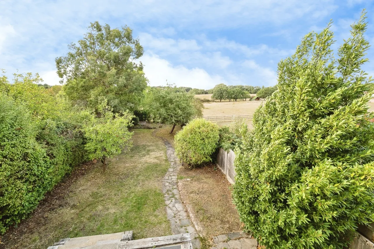 Manor Road, Lambourne End, RM4, photo 3
