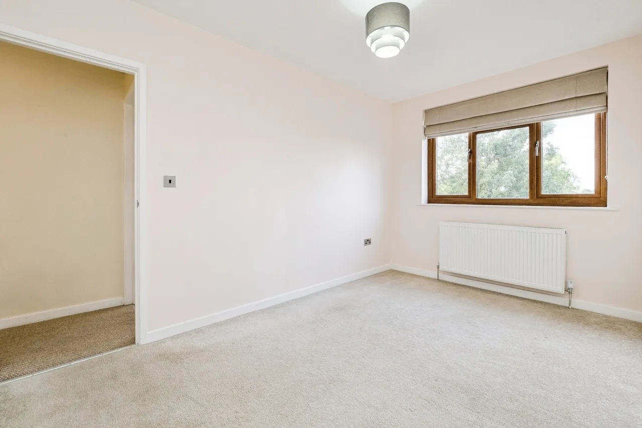 Manor Road, Lambourne End, RM4, photo 12