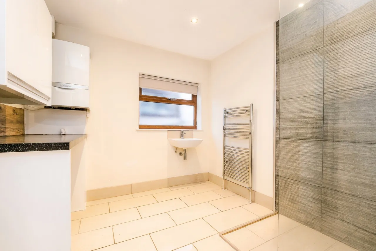 Manor Road, Lambourne End, RM4, photo 9