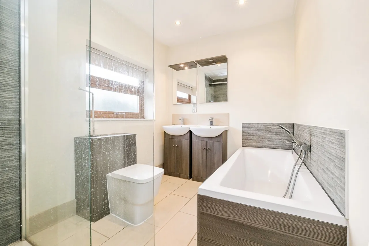 Manor Road, Lambourne End, RM4, photo 16