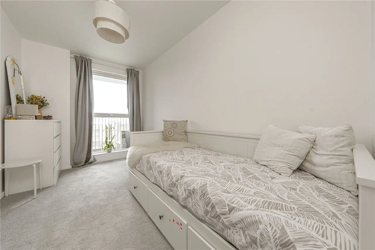 Selbourne Avenue, Hounslow, TW3, photo 12