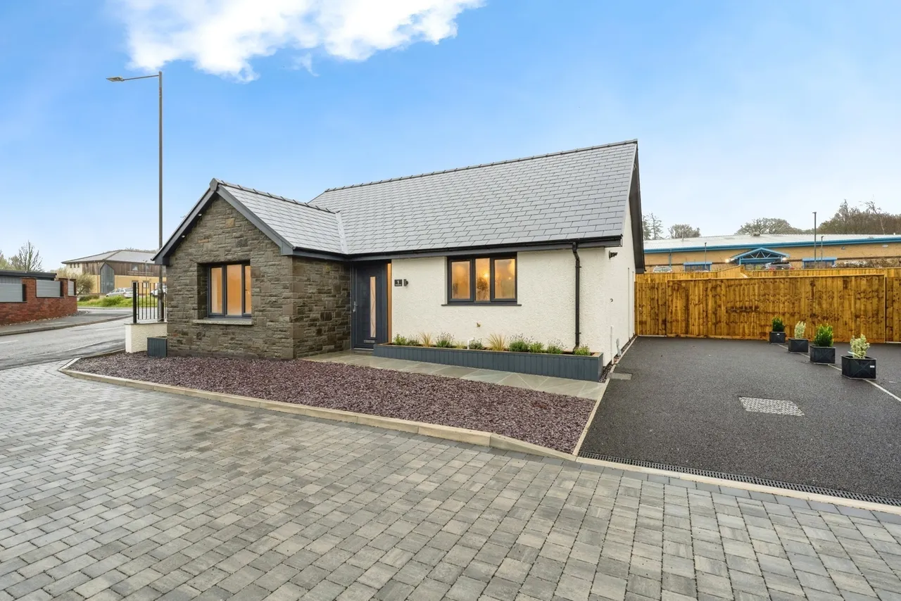 Cwrt Cwmdulais, Seven Sisters, SA10, photo 13