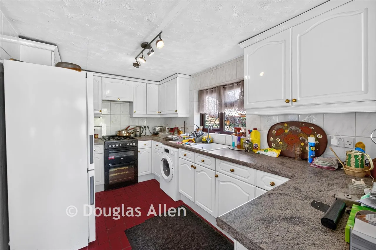 Sugden Avenue, Wickford, SS12, photo 8