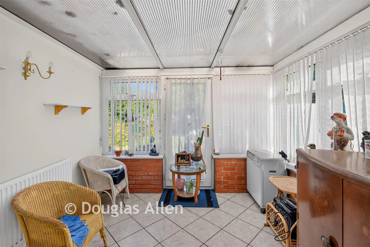 Sugden Avenue, Wickford, SS12, photo 3