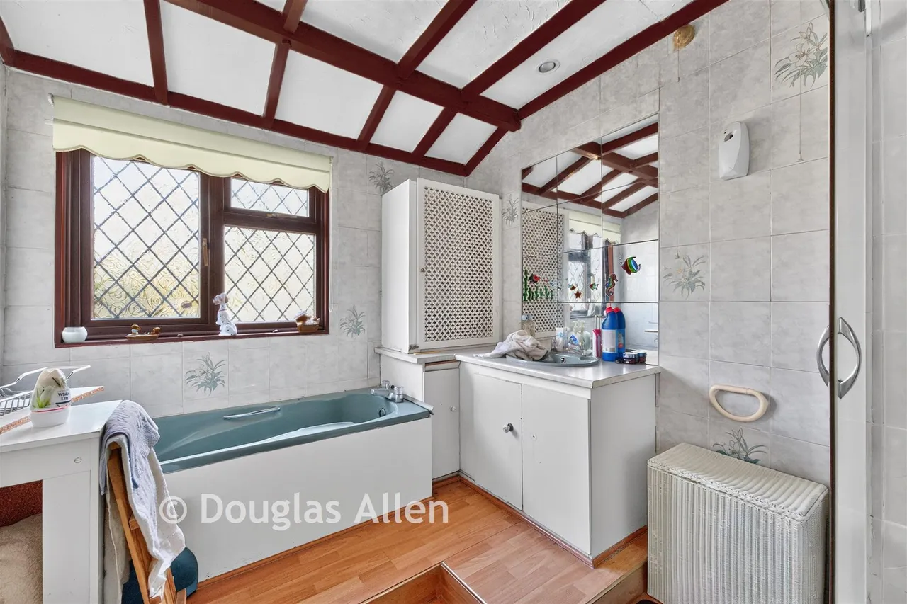Sugden Avenue, Wickford, SS12, photo 19