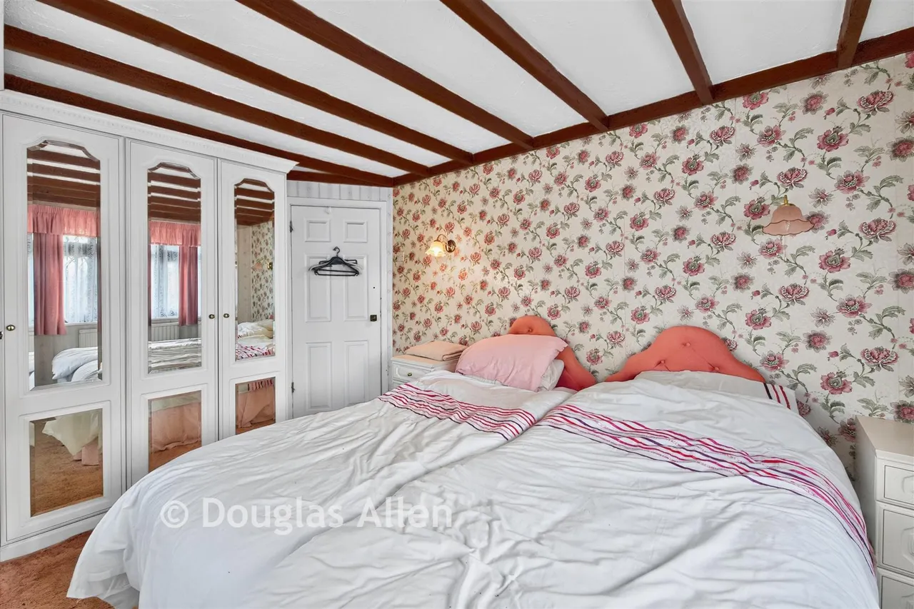 Sugden Avenue, Wickford, SS12, photo 13