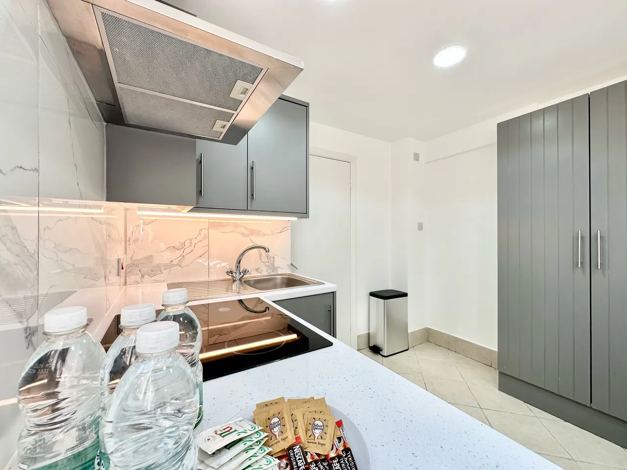 flat to rent — Penywern Road, Earls Court, London