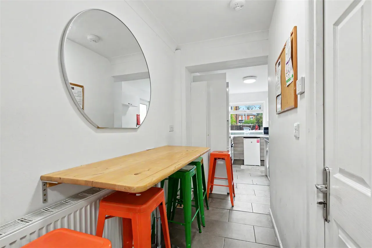 Myrtle Grove, Beeston, NG9, photo 3