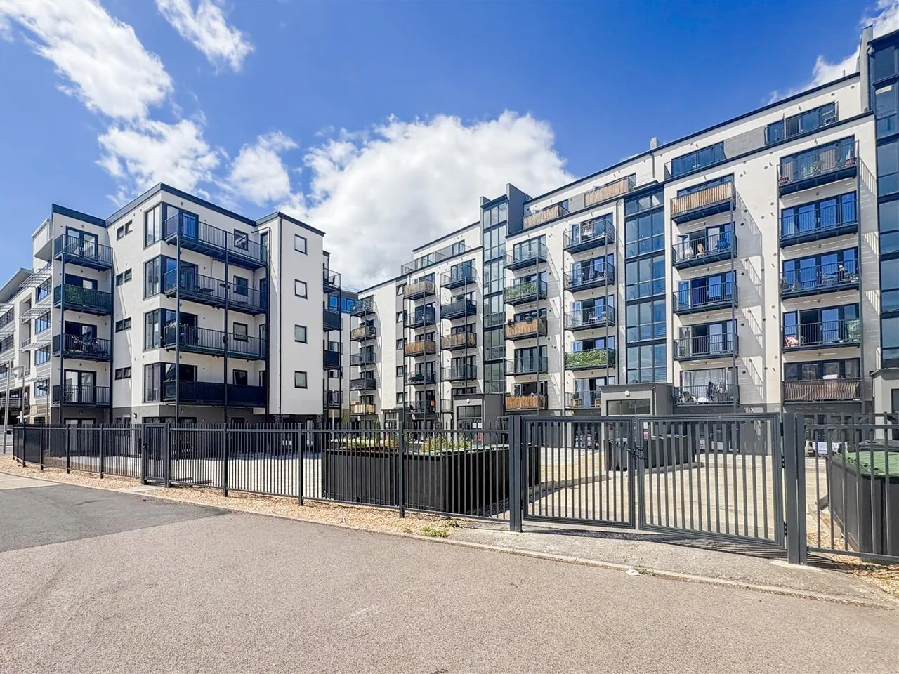 2 bed flat to rent, Martin Court, Hastings, TN34