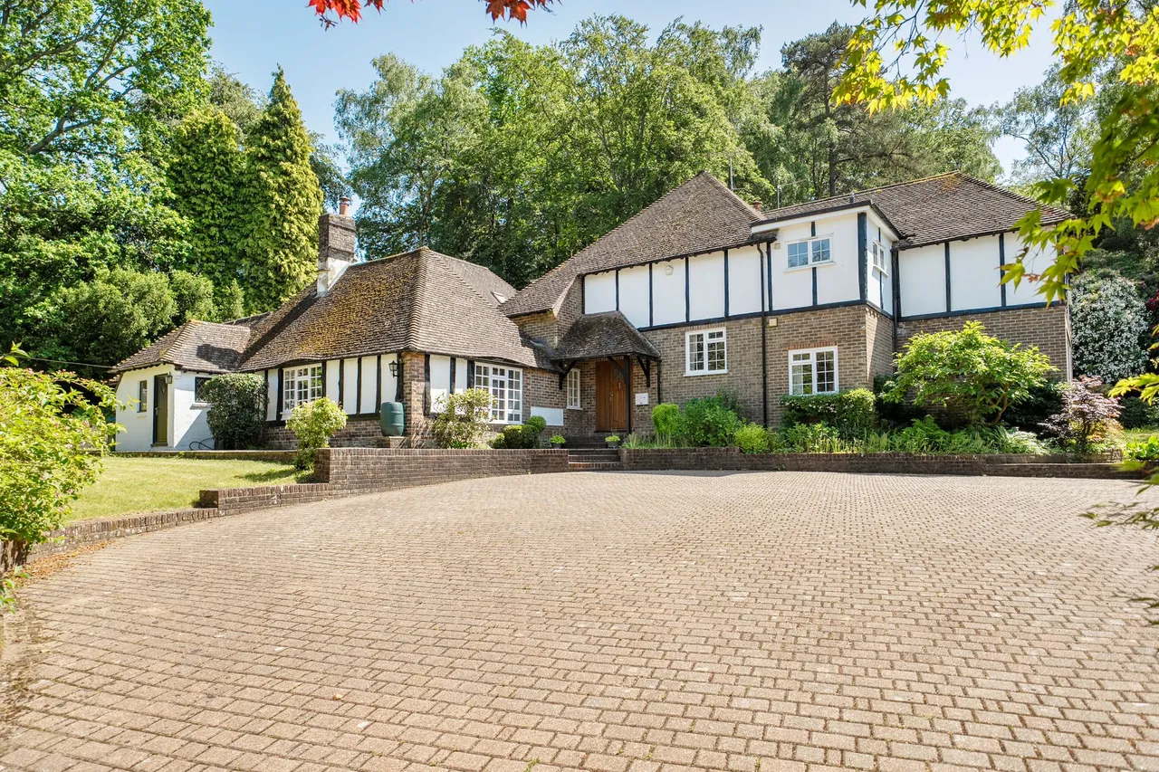 4 bed property for sale, Rock Road, Storrington, RH20