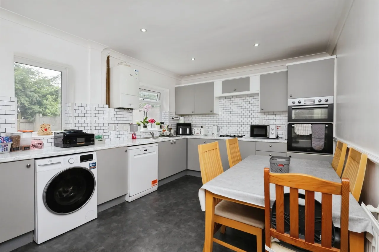 Pulborough Avenue, Eastbourne, BN22, photo 3