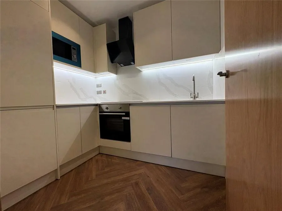 Reading Road North, GU51, photo 3