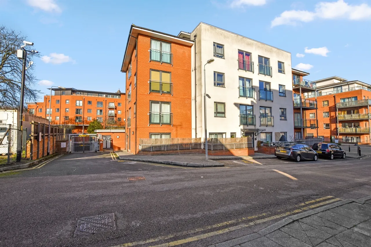 Oakwood Close, London, photo 9