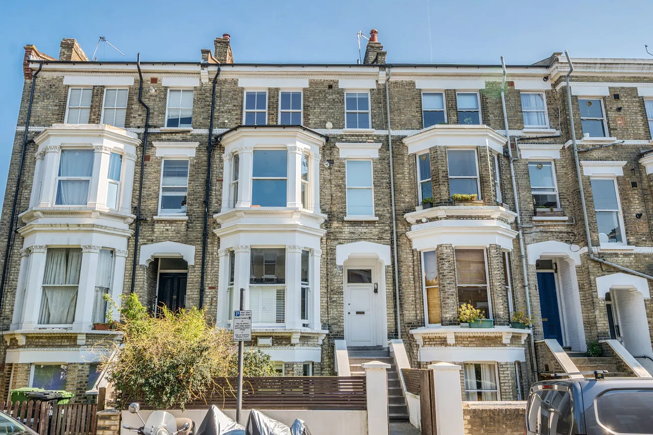 2 bed flat for sale — First Floor, 5 Coverdale Road, London