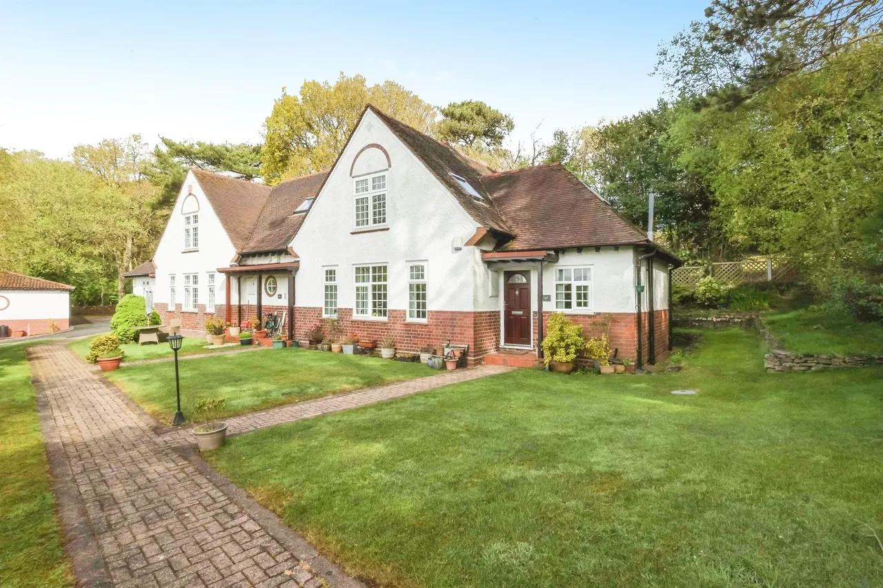 2 bed flat for sale — Farley Lane, Romsley, Halesowen