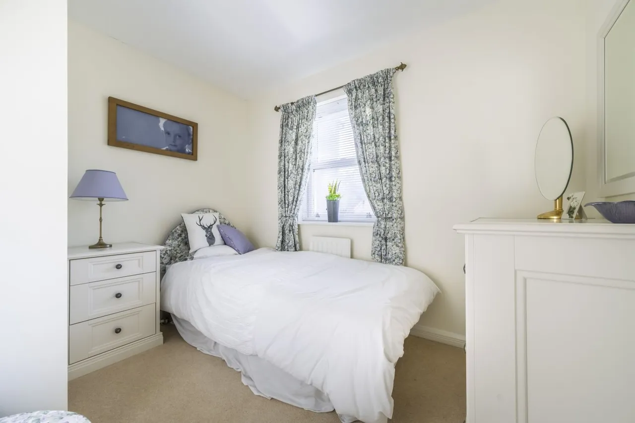 Ironstone Close, Swindon, SN25, photo 9
