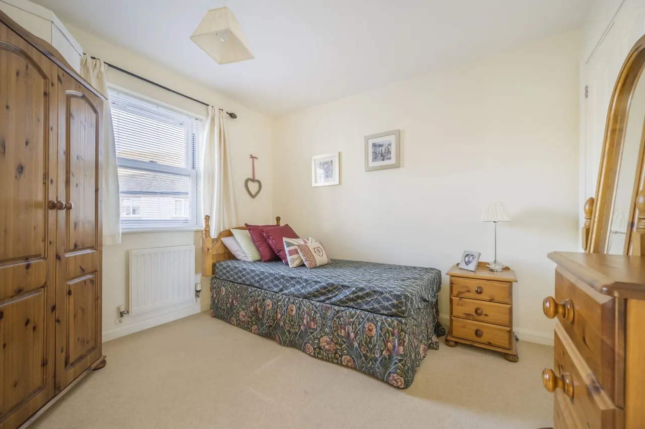Ironstone Close, Swindon, SN25, photo 10