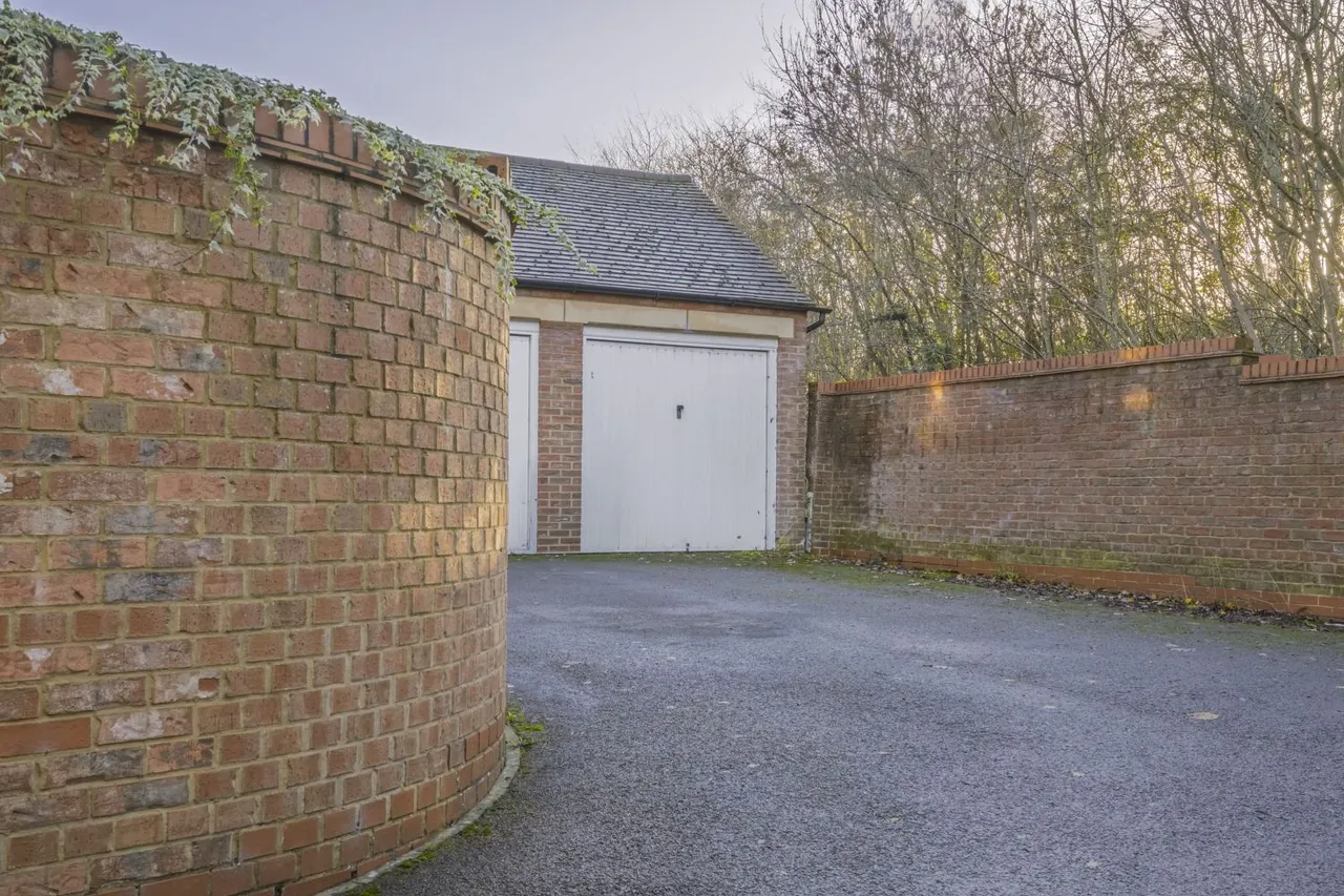 Ironstone Close, Swindon, SN25, photo 13