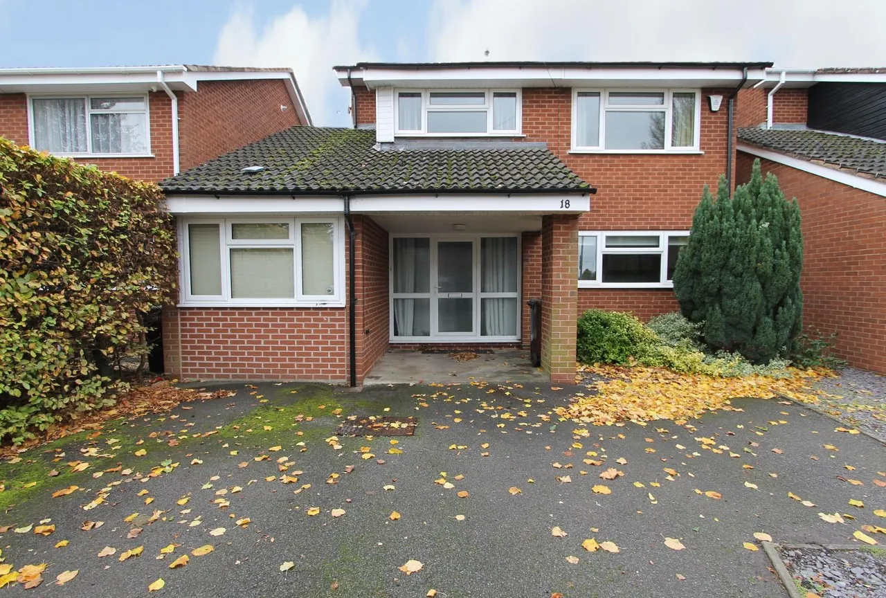 4 bed house for sale — Linden Avenue, Kidderminster