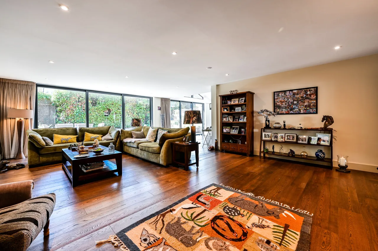 3 Cleveland Gardens, Worcester Park, photo 2