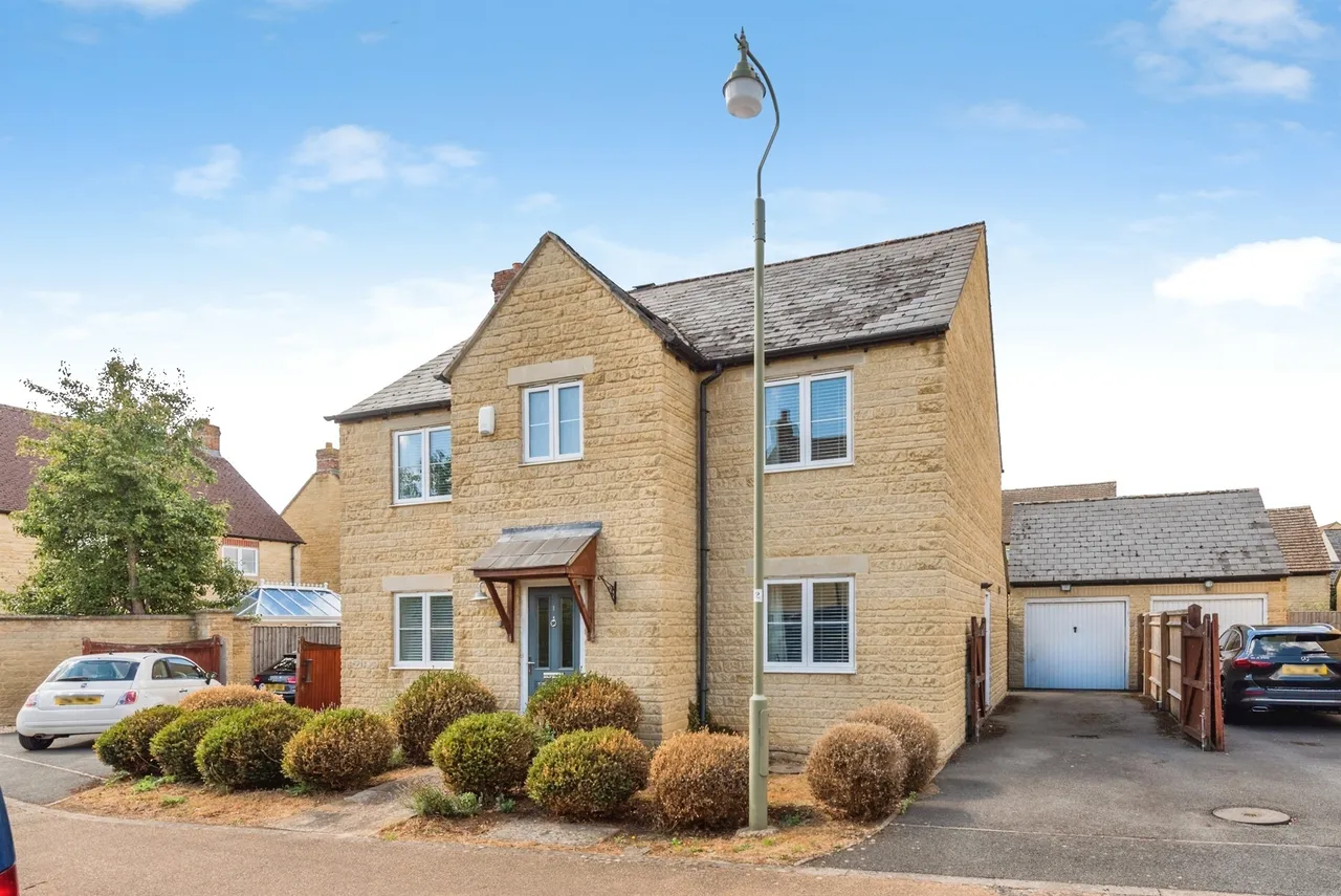 4 bed house for sale — Fern Lane, Carterton