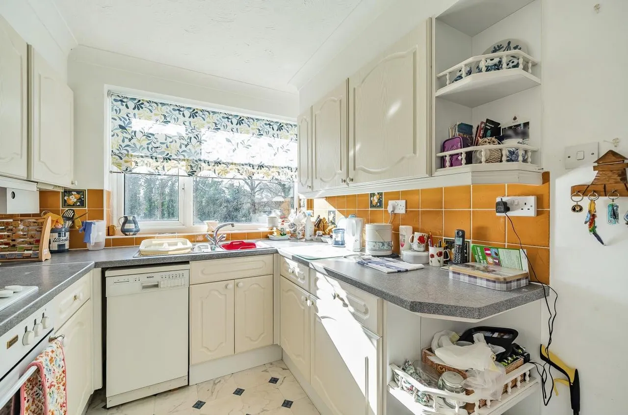 Courtlands Crescent, Banstead, SM7 2PJ, photo 6