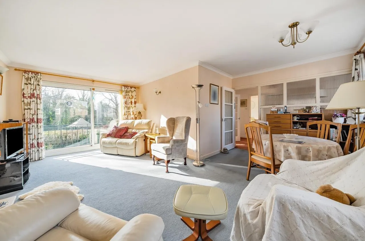 Courtlands Crescent, Banstead, SM7 2PJ, photo 3