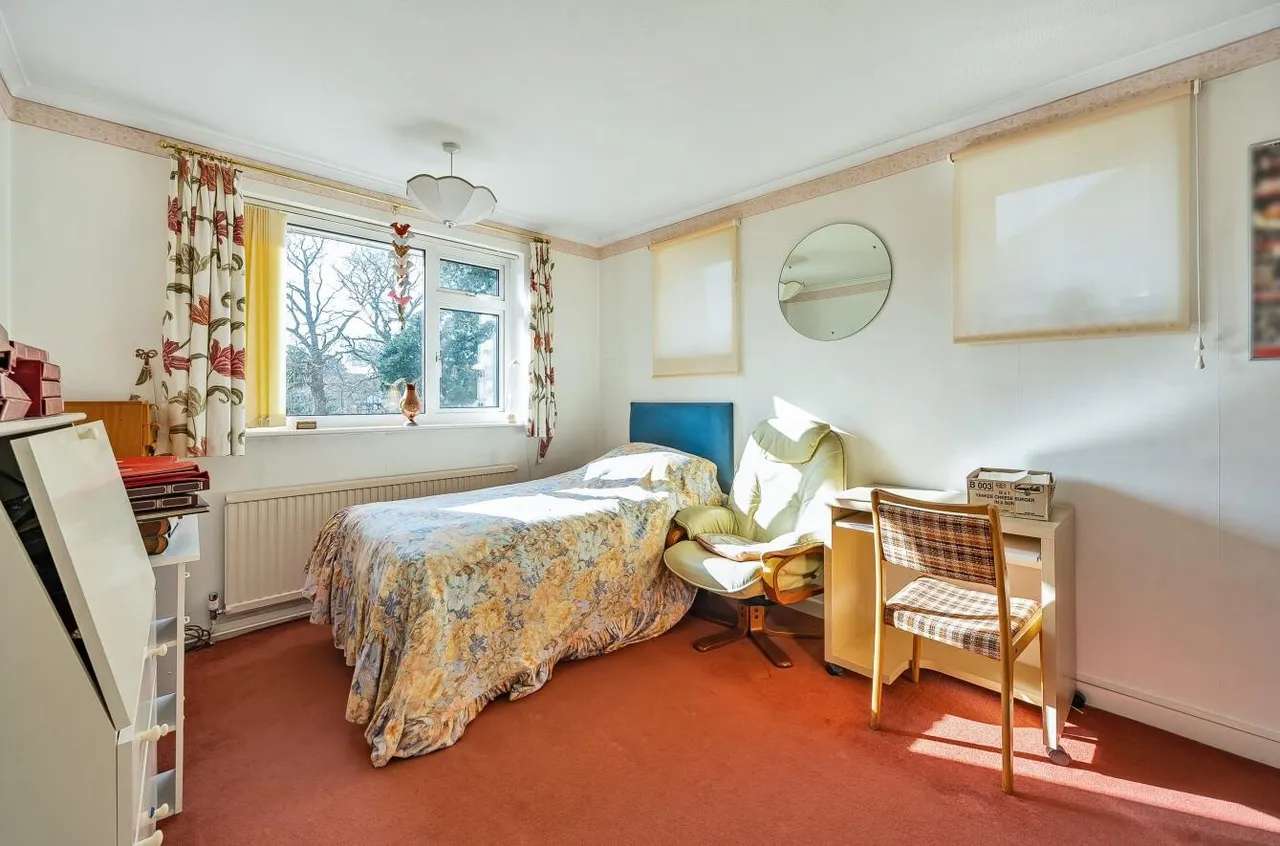 Courtlands Crescent, Banstead, SM7 2PJ, photo 8