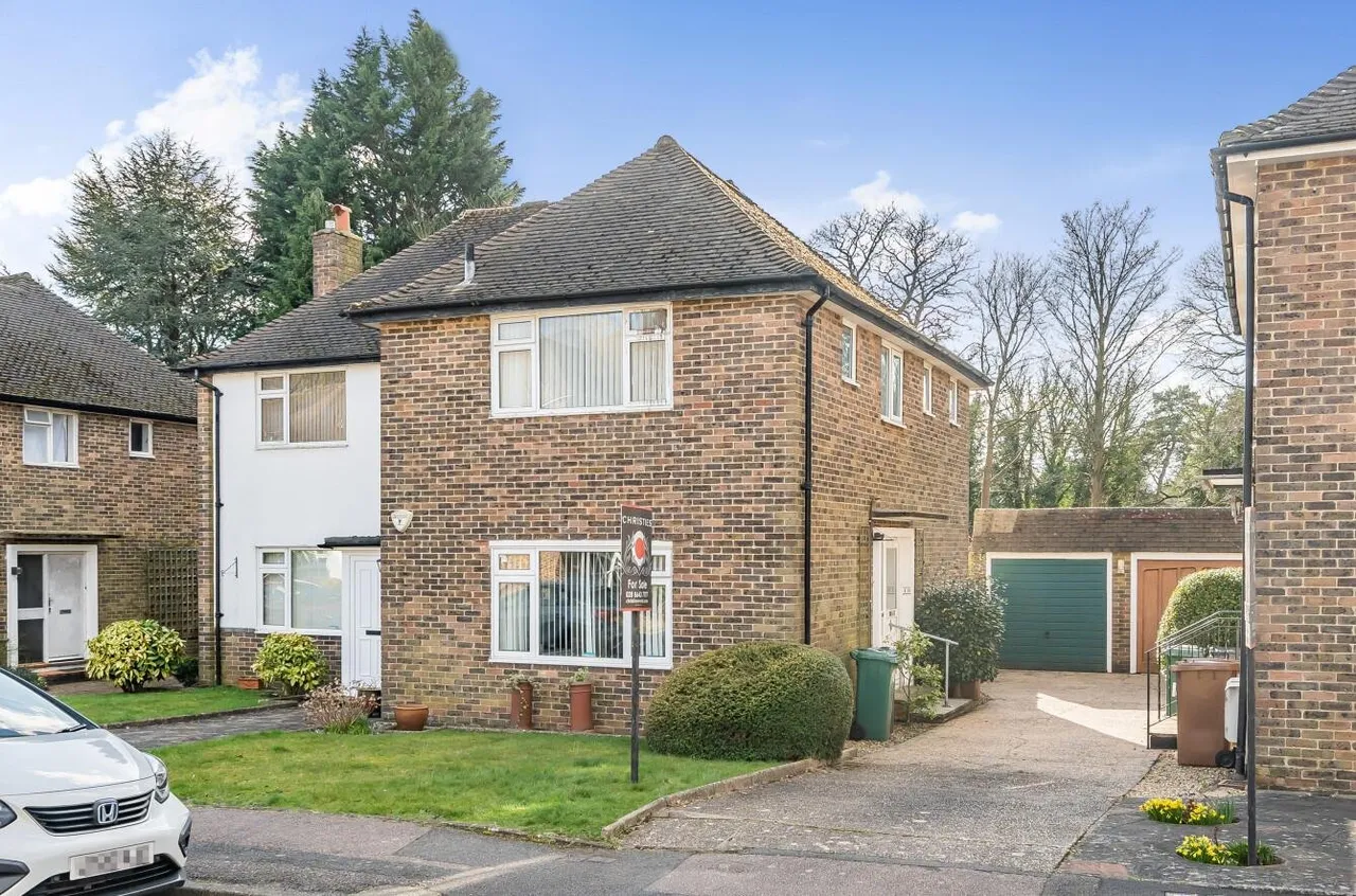 2 bed flat for sale — Courtlands Crescent, Banstead, SM7 2PJ