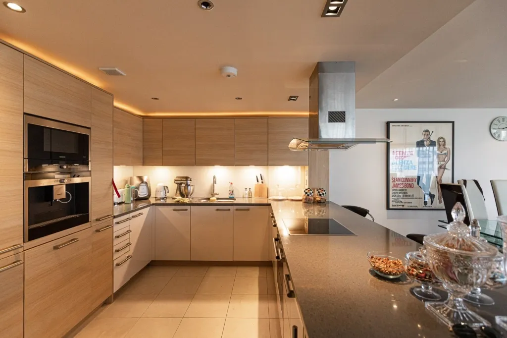 Townmead Road, Imperial Wharf, SW6, photo 3