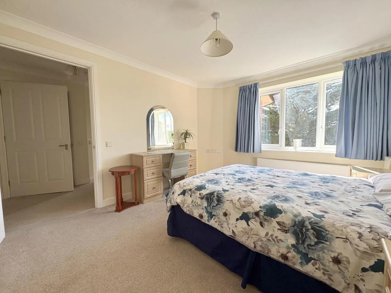Melton Court, BH13, photo 10