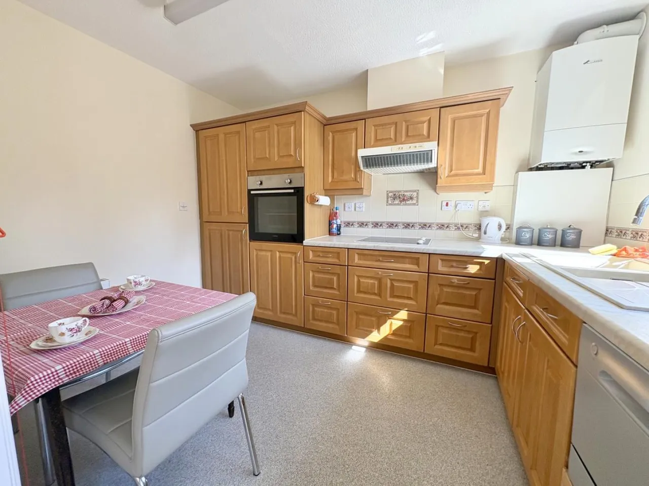 Melton Court, BH13, photo 3